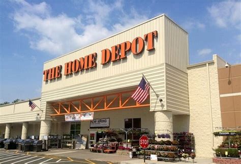 The person that helped us, acknowledged that we were there but let us look at the dishwashers before coming over and asking if we needed help. . Un home depot ms cercano